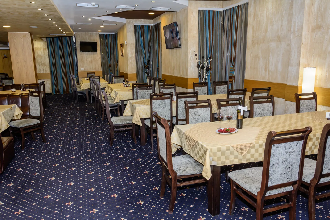 Ресторант и лоби бар